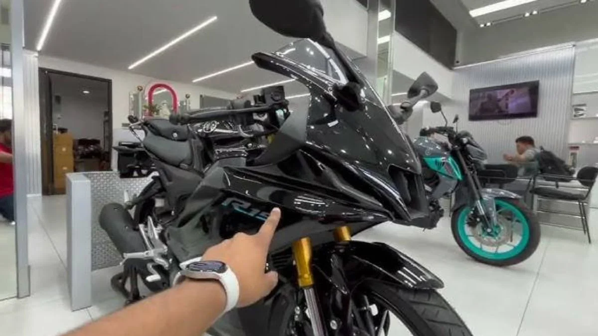New Yamaha R15 V4 Bike :KTM की यामाहा R15 V4 बाइक की बिक्री घटी, खासकर स्पोर्टी लुक में